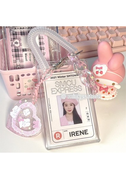 Pembe Tarzı Mınkys Yeni Varış Aşk Kalp Kawa Akrilik Şeffaf Fotocard Tutucu Kart Fotoğraf Tutucu Çanta Kolye Okul Kırtasiye (Yurt Dışından) fiyatları