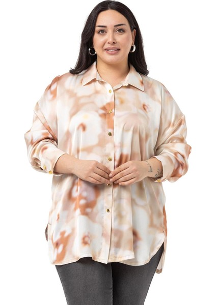 Büyük Beden Batik Çiçek Desenli Saten Bej Rengi Gömlek