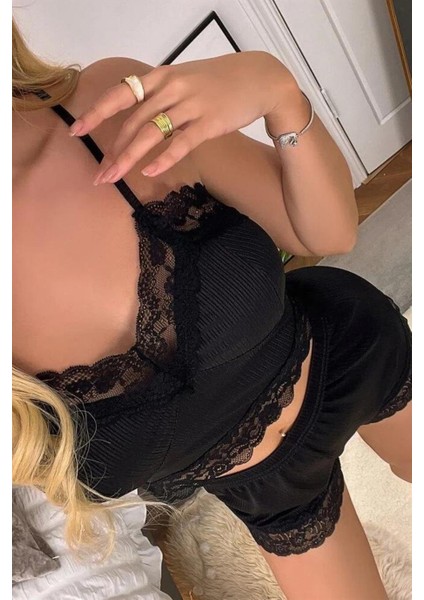 Viskon Siyah Askılı Dantelli Zarif Şortlu Takım modelleri