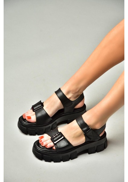 S973981209 Siyah Kalın Tabanlı Kadın Sandalet