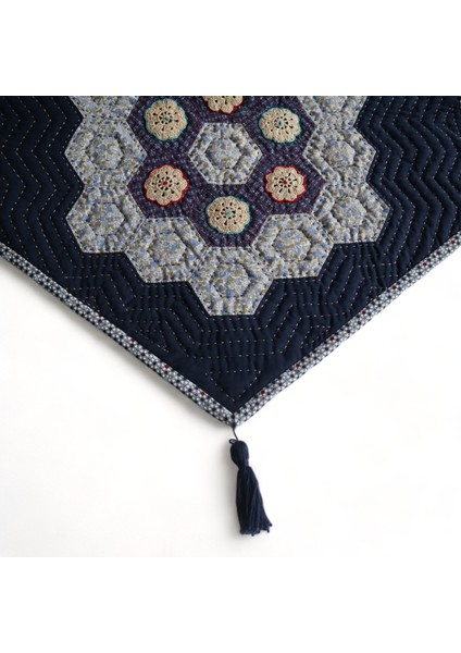 Dantel Motifli Patchwork Masa Örtüsü