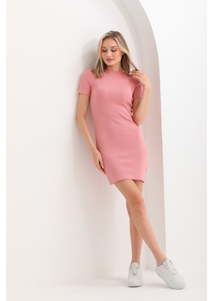 Pembe Vücuda Oturan Kısa Kollu Bisiklet Yaka Diz Üstü Mini Fitilli Esnek Kaşkorse Kalem Elbise modelleri
