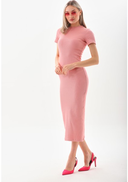 Pudra Pembe Vücuda Oturan Kısa Kollu Bisiklet Yaka Diz Altı Fitilli Esnek Kaşkorse Kalem Elbise fiyatları