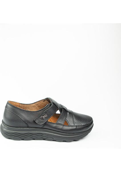 323 Siyah Deri Kadın Günlük Ayakkabı fiyatları