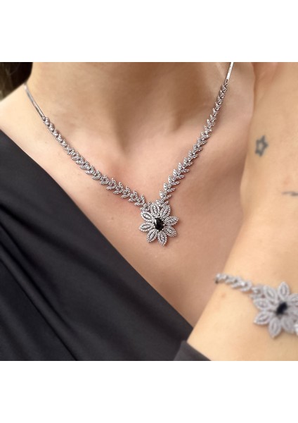 14K Beyaz Altın Çiçekli Kolye