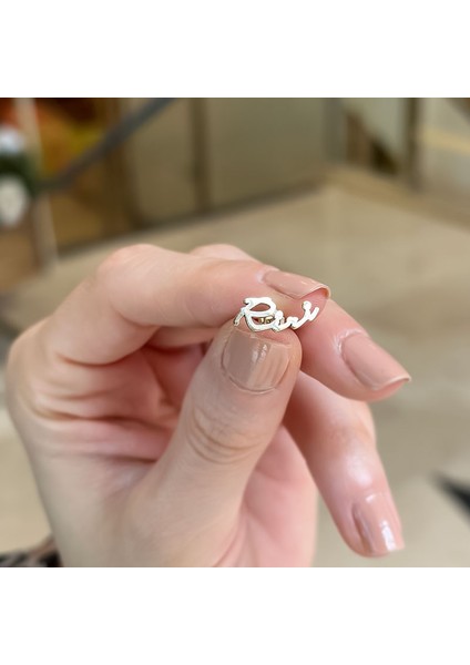 14K Altın El Yazısı Tek Isim Küpe
