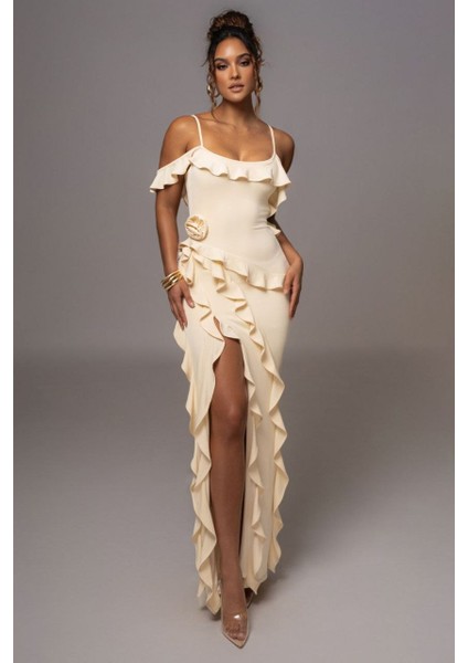 Kadın Sandy Kumaş Fırfırlı Gül Aksesuarlı Yırtmaç Detaylı Maxi Boy Elbise