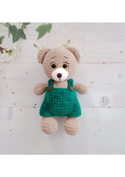 Yeşil Tulumlu Sevimli Ayıcık Amigurumi Organik Oyuncak