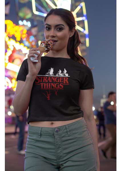 Stranger Things Baskılı Crop Top