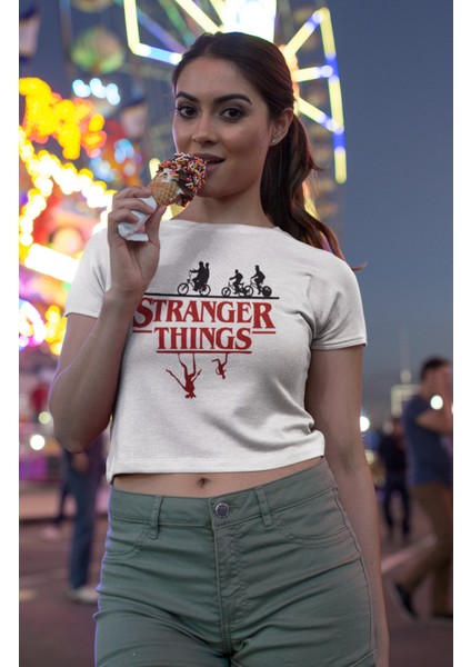 Stranger Things Baskılı Crop Top