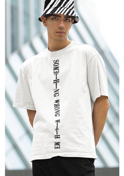 Unisex Oversize Some Thing Wrong With Me Yazılı T-Shirt modelleri