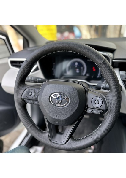Toyota Corolla 2020-2024 Araca Özel Direksiyon Kılıfı (Nokta Düz Gri Dikiş)