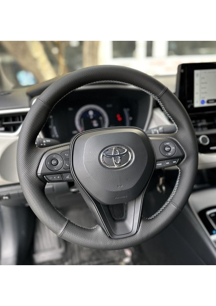 Toyota Corolla 2020-2024 Araca Özel Direksiyon Kılıfı (Nokta Düz Gri Dikiş)