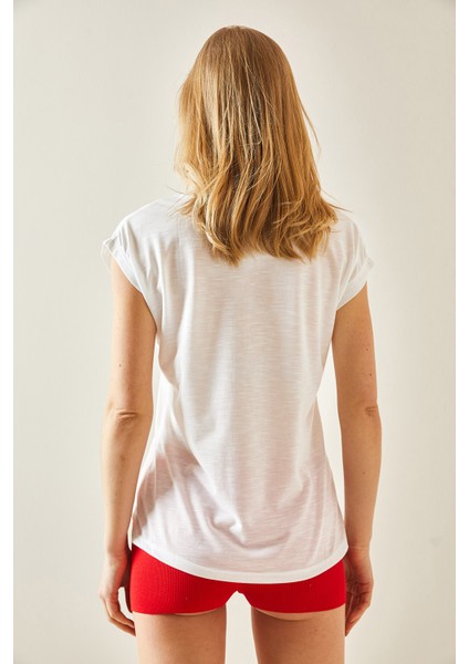 Beyaz V Yaka Baskılı T-Shirt 5YXK1-48230-01 indirimleri