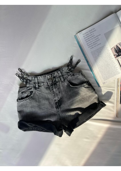Veronica Bel Zincir Aksesuarlı Denim Şort
