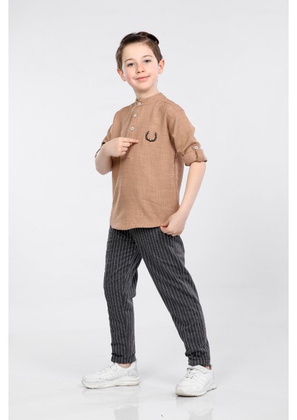 Erkek Çocuk Üç Düğme Hakim Yaka Gömlek ve Pantolon 2 Li Takım VF24KMR5108990