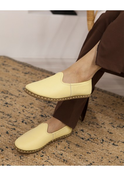 El Işçiliğiyle Özel Tasarlanmış Hakiki Deri Çarıklar: Geleneksel Yemeni Ayakkabı Işlemeli Zarafet