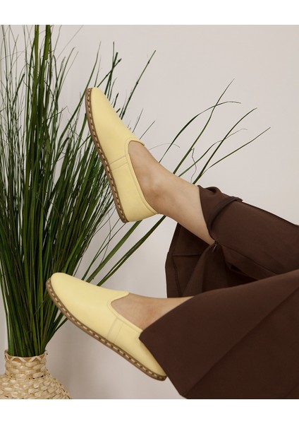 El Işçiliğiyle Özel Tasarlanmış Hakiki Deri Çarıklar: Geleneksel Yemeni Ayakkabı Işlemeli Zarafet fiyatları