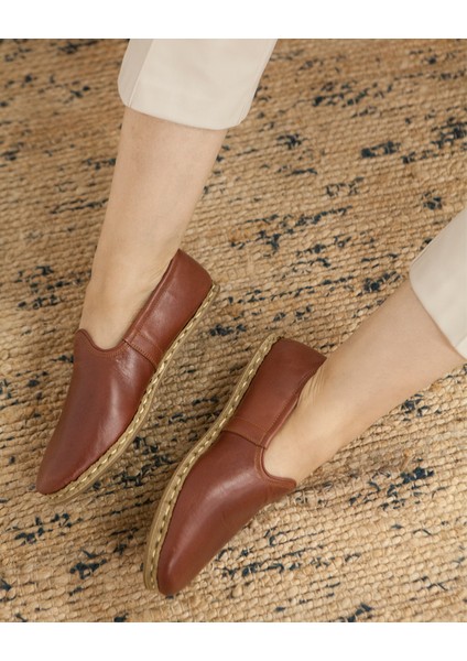 El Işçiliğiyle Özel Tasarlanmış Hakiki Deri Çarıklar: Geleneksel Yemeni Ayakkabı Işlemeli Zarafet fiyatları