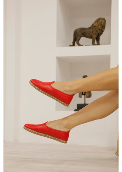 El Işçiliğiyle Özel Tasarlanmış Hakiki Deri Çarıklar: Geleneksel Yemeni Ayakkabı Işlemeli Zarafet