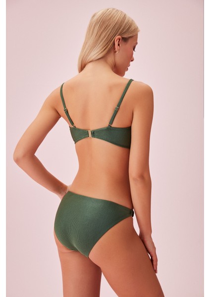 Metal Aksesuarlı Dokulu Bikini Üst fırsatları