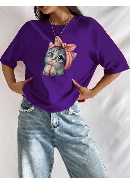 Sevimli Minik Kedi Baskılı Kadın Tişört