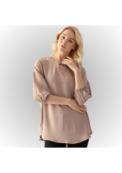 Kadın Bisküvi Yakası Düğme Detaylı Kolları Büzgülü Yarım Kol Salaş Kesim Aerobin Tunik
