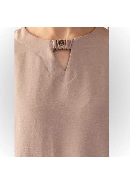 Kadın Bisküvi Yakası Düğme Detaylı Kolları Büzgülü Yarım Kol Salaş Kesim Aerobin Tunik indirimleri