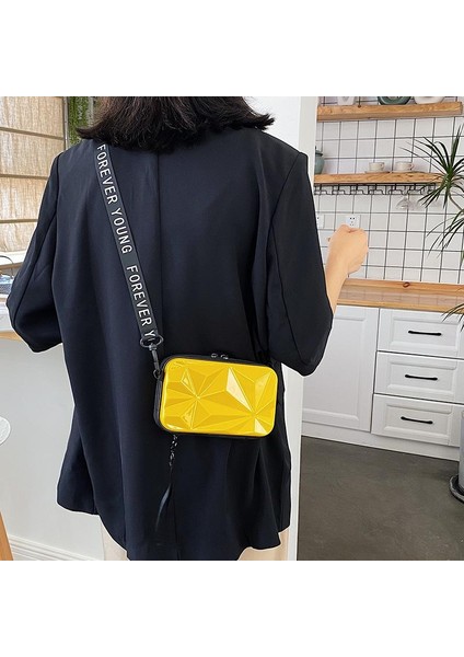 Gümüş Tarzı Wome Için Lüks El Çantaları Yeni Bavul Şekli Tote Moda Mini Bagaj Çantası Kadın Ed Trend Ünlü Debriyaj Kutusu Çanta (Yurt Dışından) fiyatları