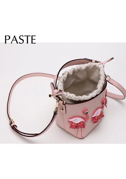 Pembe Tarzı Flamingo Nakış Tasarım Güzel Pembe Kova Çanta Küçük Pu Deri Kadın Omuz Çantası Sevimli Kız Crossbody Çanta Günlük Çanta (Yurt Dışından) modelleri