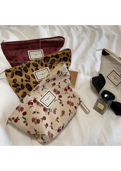 Beyaz Gül Tarzı Yeni Kozmetik Çantası Kadın Kadife Makyaj Çantası Kore Kış Makyaj Çantası Necesserie Seyahat Organizatör Çantası Bayanlar Güzellik Çanta (Yurt Dışından) fiyatları