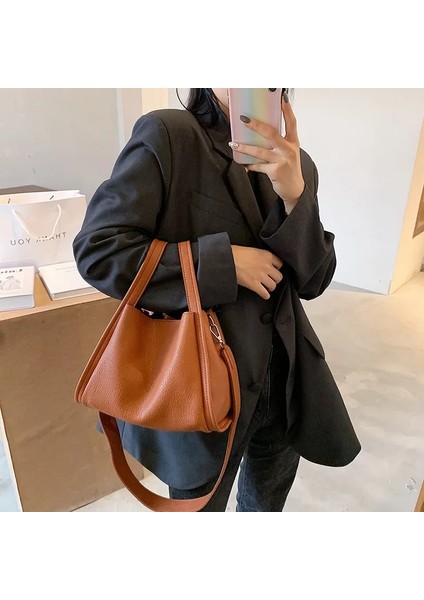 Haki Stili Rahat Yumuşak Pu Deri Çanta Kadınlar Için Crossbody Omuz Çantaları Yeni Küçük Kova Tote Kadın Çantaları Seyahat Alışveriş Çantası Tote (Yurt Dışından) fırsatları
