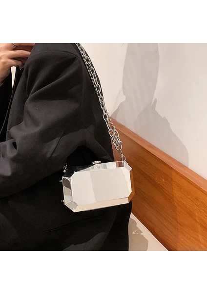 Gümüş Tarzı Lüks Gümüş Metal Kutu Çanta Bayanlar Parti Debriyaj Çanta Akşam Çanta Zincir Çanta Crossbody Mini Çanta Kadın Omuz Çantası Çanta Flap (Yurt Dışından) fırsatları