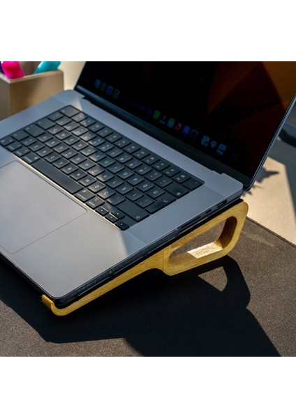 Ahşap Laptop Yükseltici, Laptop Standı, Tüm Modellerle Uyumlu, Taşınabilir Notebook Standı - Çam