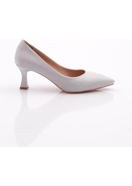 320 Sivri Burun Parmak Dekolteli Topuklu Ayakkabı