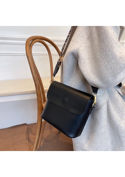 Geniş Omuz Askılı Kadın Çantası Tek Omuz Messenger Küçük Kare Çanta (Yurt Dışından) fiyatları