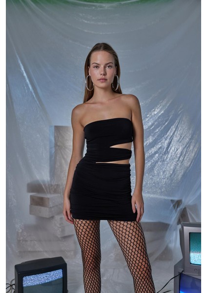 Kadın Siyah Mini Boy Aksesuarlı Bel Detaylı Straplez Buble Elbise fiyatları