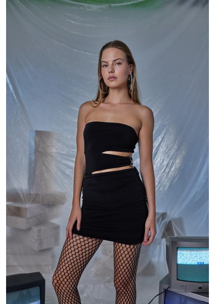 Kadın Siyah Mini Boy Aksesuarlı Bel Detaylı Straplez Buble Elbise fırsatları