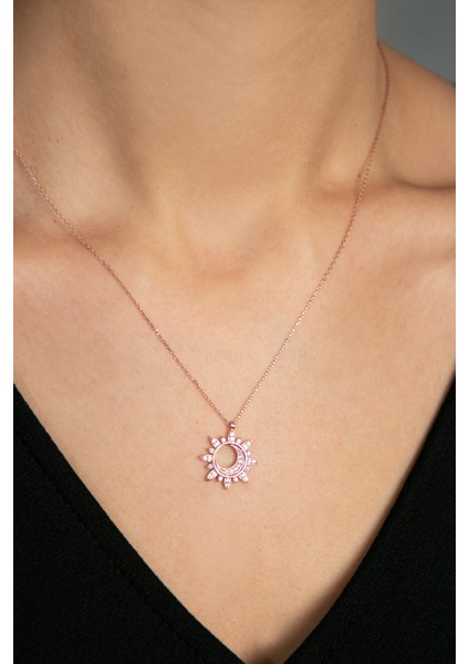 Kadın Güneş Model 925 Ayar Gümüş Kolye