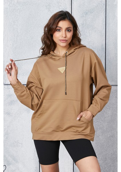 Fancy Kadın Kapüşonlu Kanguru Cepli Arma Detaylı Regular Sweatshirt