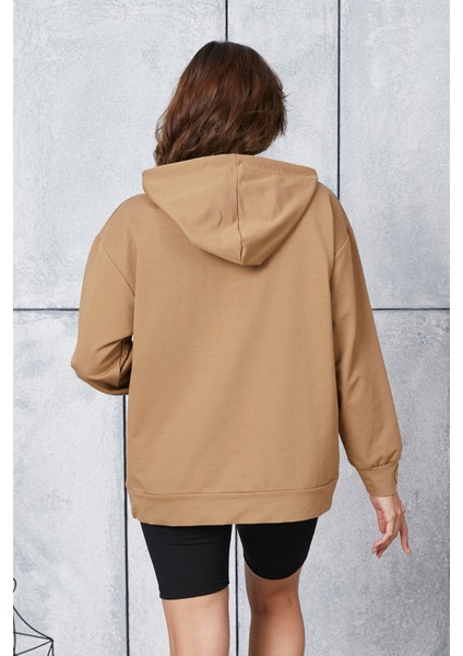 Fancy Kadın Kapüşonlu Kanguru Cepli Arma Detaylı Regular Sweatshirt