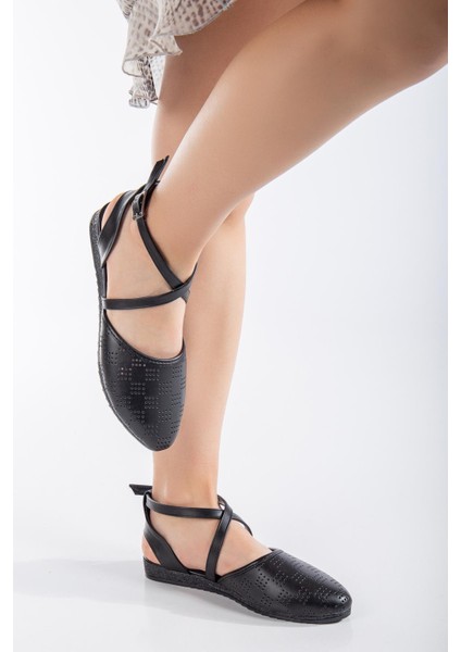 Yüzü Lazer Baskılı Çapraz Baretli Siyah Kadın Babet fiyatları