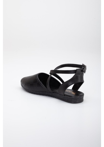 Yüzü Lazer Baskılı Çapraz Baretli Siyah Kadın Babet indirimleri