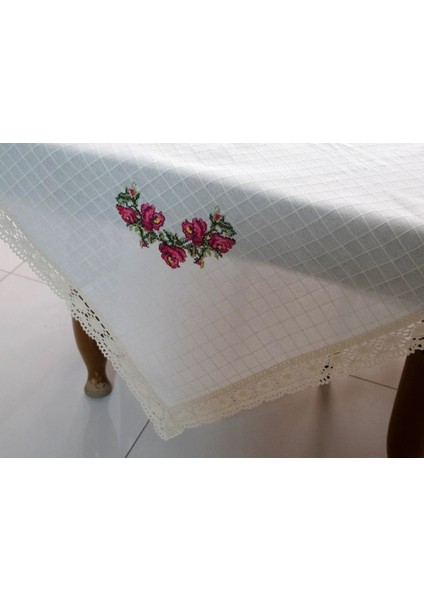 Kırmızı Kanaviçeli Dantelli 100X100 Fiskos Masa Örtüsü fiyatları