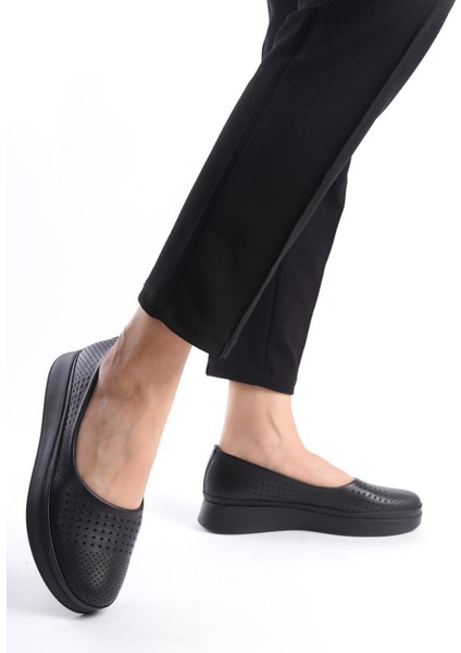 Hakiki Deri Siyah Anatomik Comfort Taban Günlük Kadın Ayakkabı TMD2024655
