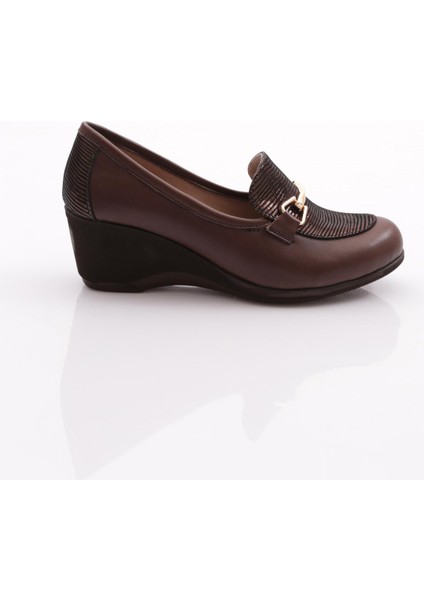 2352 Kadin Metal Aksesuarli Comfort Ayakkabi