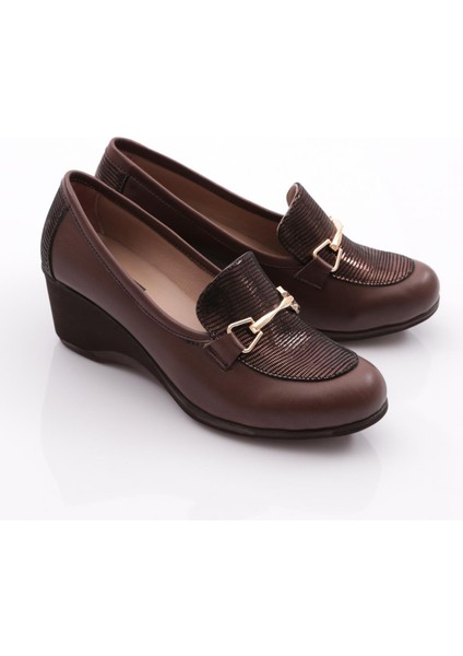 2352 Kadin Metal Aksesuarli Comfort Ayakkabi