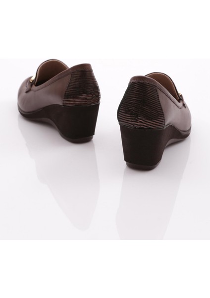 2352 Kadin Metal Aksesuarli Comfort Ayakkabi