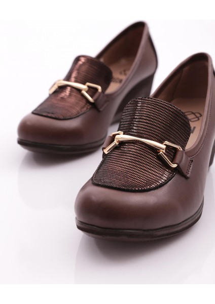 2352 Kadin Metal Aksesuarli Comfort Ayakkabi