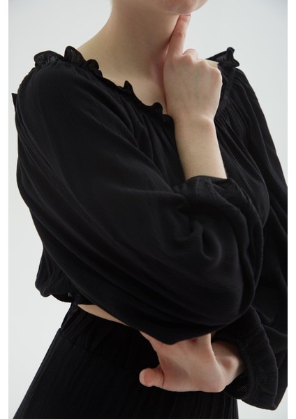 Yakası Fırfırlı Crop Bluz Siyah modelleri